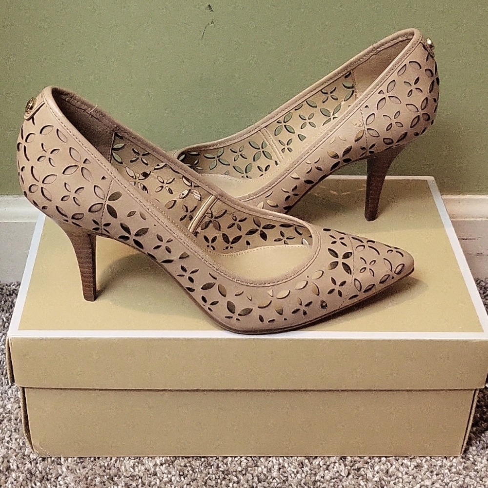 Michael Kors Lasered Flex MidPump (new with box)